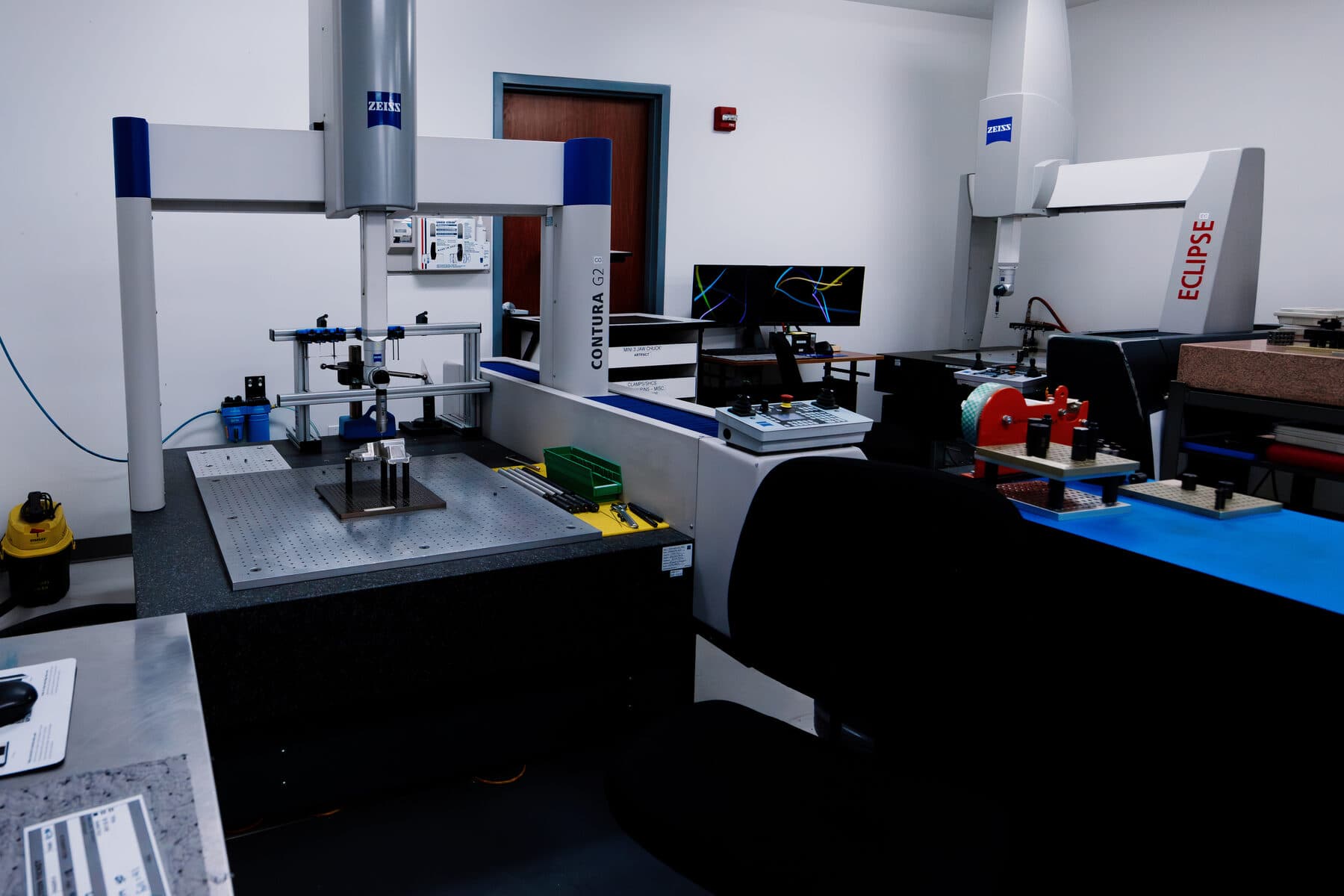Inspection in the temperature- and humidity-controlled quality area at JD Machine